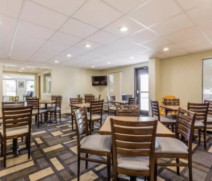 Quality Inn Mt Pleasant Charleston - Breakfast Area Seating